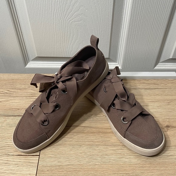 Koolaburra Shoes - Kookaburra By UGG Sneakers Size 9